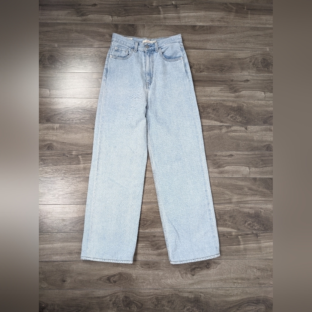 Levi's High Loose Taper Jeans Size 25 Light Wash